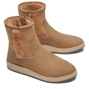 OluKai | Pa'ina Hulu Waterproof Genuine Shearling Lined Boot in Tan NEW Size 8